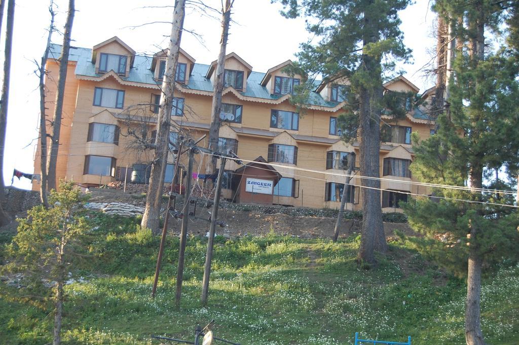 Hotel Zahgeer Continental Gulmarg Room photo